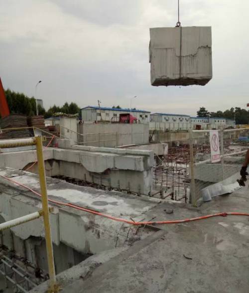 火炬園站支撐梁切割